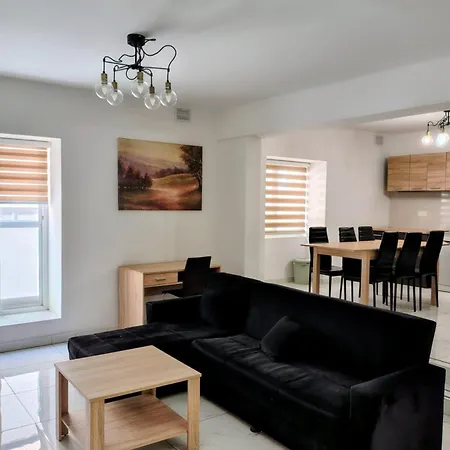 Cozy Three Bedroom In Ta' Xbiex, Malta Apartment