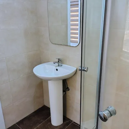 Cozy Three Bedroom In Ta' Xbiex, Malta *